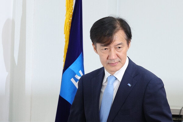 조국 "<b>이재명</b>, 尹<b>정권</b> 최대 <b>피해자</b>...모든 재판 공소 취소돼야"
