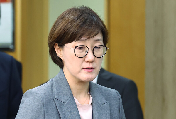 김현지 대통령실 제1부속실장이 2일 서울 용산 대통령실 청사에서 열린 수석보좌관회의에 참석하고 있다. photo 뉴시스