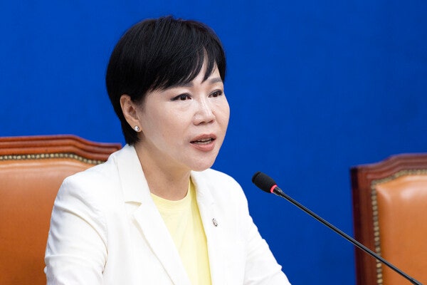 전현희 더불어민주당 최고위원이 9일 국회에서 열린 기자간담회에서 발언하고 있다. photo 뉴스1