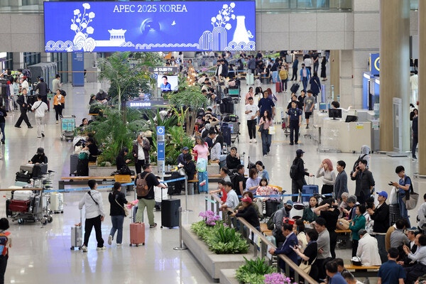 "아는 동생이 비행기 표 보내줘"...경찰, <b>캄보디아</b> 가려던 30대 <b>출국</b> 제...