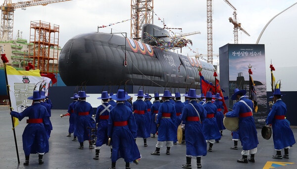 22일 오후, 경남 거제 한화오션 거제사업장에서 열린 장보고-Ⅲ Batch-Ⅱ 1번함인 장영실함 진수식이 열리고 있다. 톤수 약 3600톤, 길이 약 89m인 장영실함은 대한민국 기술로 건조된 세계 최고 수준의 디젤