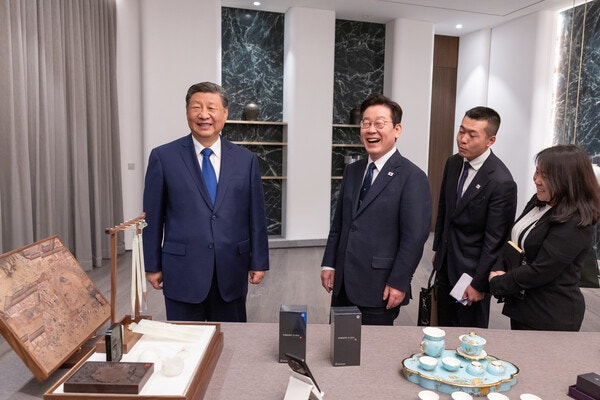 이 대통령 "<b>샤오미폰</b> <b>보안</b> 잘됩니까"...<b>시진핑</b>이 웃으며 한 말은