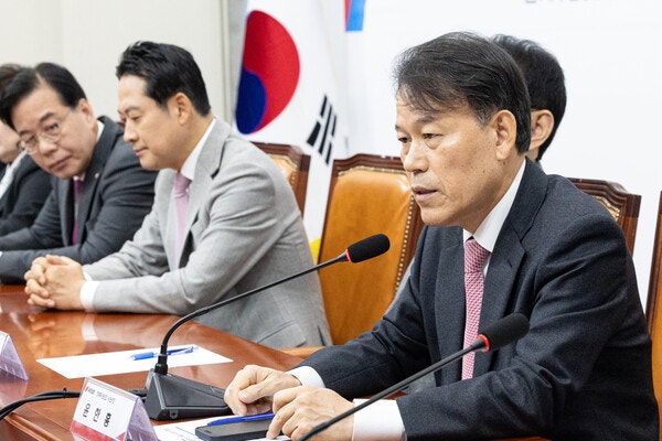 원조 친윤 <b>윤한홍</b>, 윤석열과 절연 촉구..."<b>계엄</b> 굴레 벗어나자"