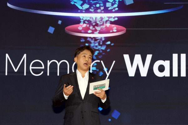 곽노정 SK하이닉스 대표이사 사장이 지난해 11월 3일 오전 서울 강남구 코엑스에서 열린‘SK AI서밋 2025’에서 기조연설을 하고 있다.photo.뉴스1