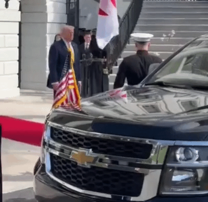 19일(현지시간) 백악관을 방문한 도널드 트럼프 미국 대통령과 다카이치 사나에 일본 총리가 인사를 나누는 모습. photo 백악관 X