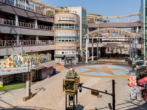 한때 일산 상권의 중심지였던 라페스타가 오가는 행인 없이 텅 비어 있다. photo 강은이 영상미디어 인턴기자