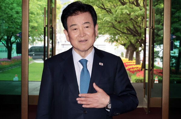 정동영 통일부 장관이 지난 20일 오후 서울 종로구 정부서울청사에서 '북한 구성시 핵시설' 발언과 관련해 입장을 밝히고 있다. photo 뉴스1