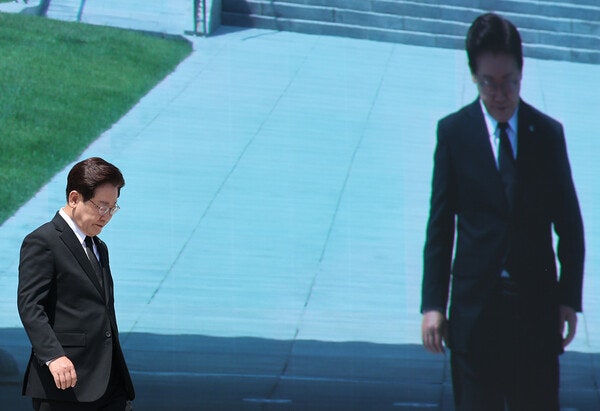 서울 패배·선관위 논란 겹쳤다…이대통령 지지율 3주 연속 하락