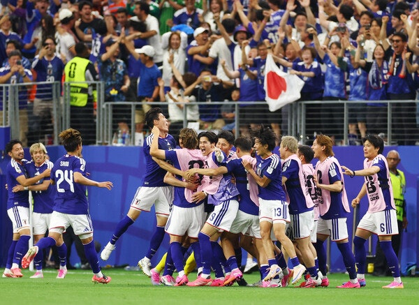 일본, 네덜란드에 두 번 끌려가고도 2-2…값진 승점 1