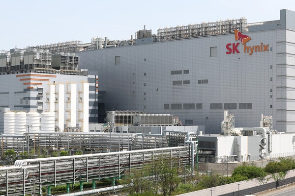 <b>SK하이닉스</b>, 신입 채용서 <b>학력</b> 제한 <b>폐지</b>…"대학 안 나와도 지원 가능"