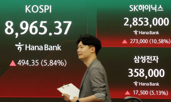 "67만전자·500만닉스 간다"…노무라, 반도체 투톱 목표가 또 올렸다