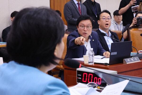 야당 퇴장한 사이… 범여, <b>형소법</b>에 '<b>공소기각</b>' 슬쩍