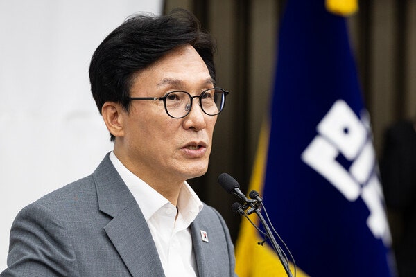 김민석 더불어민주당 대표가 20일 서울 여의도 국회에서 열린 의원총회에서 모두 발언을 하고 있다. photo 뉴스1