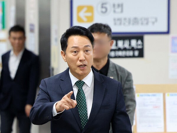 오세훈 서울시장이 21일 오후 서울 서초구 서울중앙지방법원에서 열린 정치자금법위반 혐의 항소심 첫 공판에 출석하고 있다. photo 뉴스1