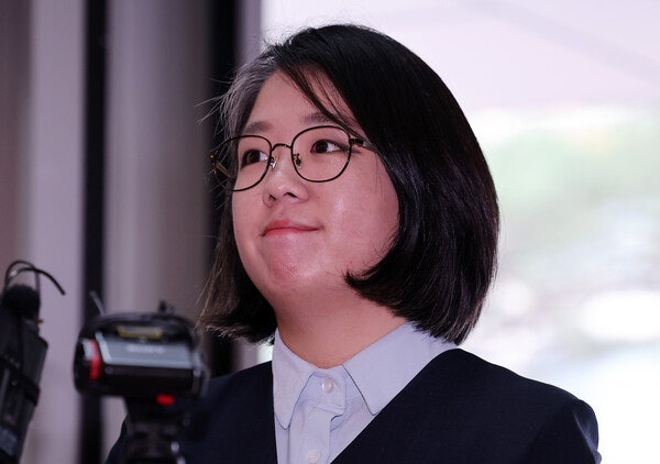 가족여행에 공항 귀빈실 쓴 <b>용혜인</b>…<b>직권남용</b> 혐의로 고발