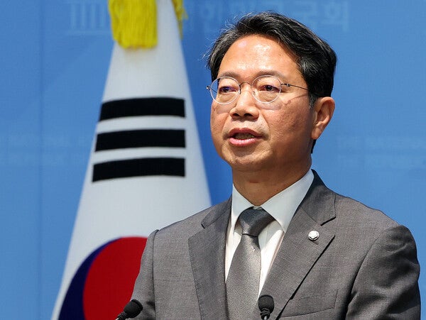 <b>김승원</b> 법무장관 <b>후보</b>자 자진<b>사퇴</b>…"정부에 부담 더해선 안 돼"