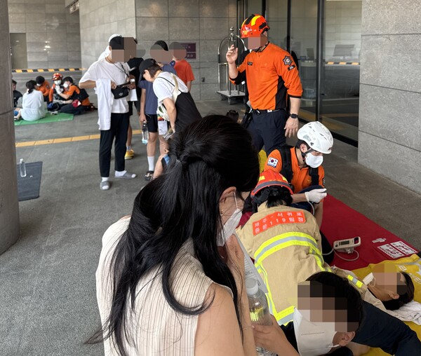 조선호텔앤리조트가 운영하는 제주 서귀포시의 5성급 호텔 그랜드 조선 제주에서 염소가스가 발생해 투숙객과 직원 등 59명이 메스꺼움과 구토 등의 증상을 보였다.photo 제보자 제공