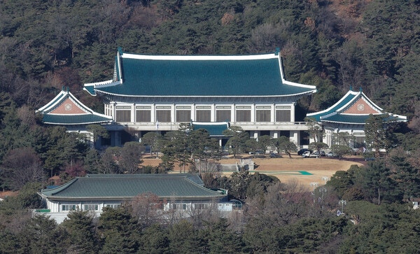 李대통령, <b>대구</b> <b>붕괴 사고</b> 때 골프장에…靑 "현장서 보고받고 지시"