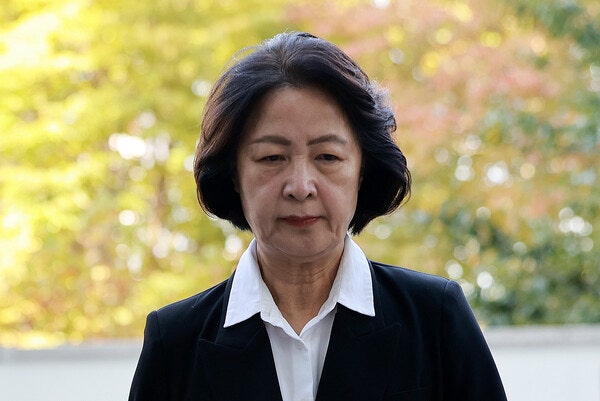 <b>추미애</b>에 <b>빨대</b> 250개 <b>배송</b>된 사연…여당서도 징계론 확산
