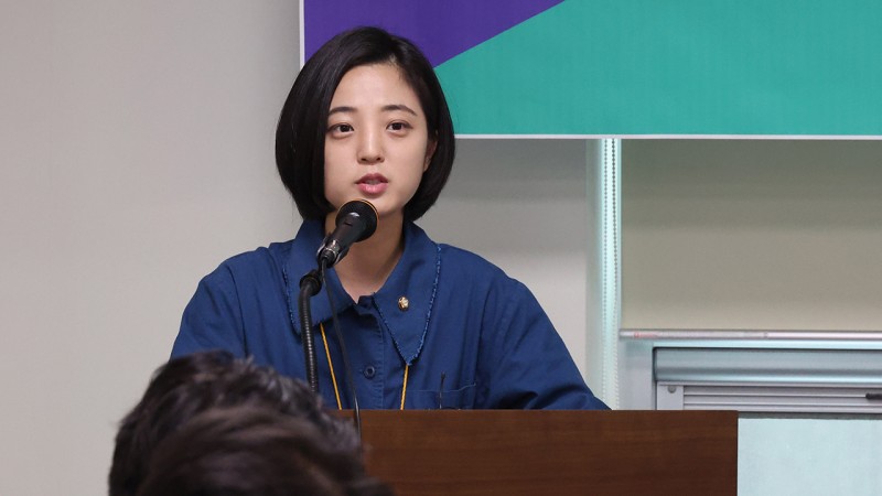 <b>류호정</b>, <b>송영길</b> '어린놈' 발언에 "인간이 좀 덜 된 것 아닌가"