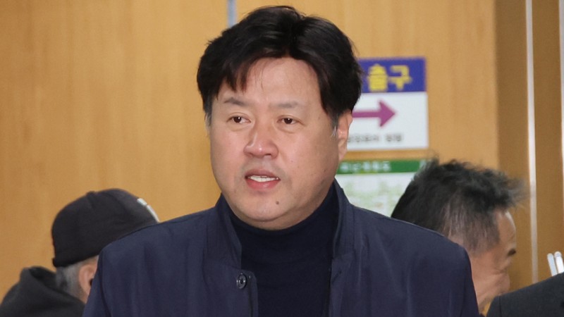 '<b>이재명</b> 측근' <b>김용</b>, 불법자금 수수 일부 유죄…징역 5년 법정구속