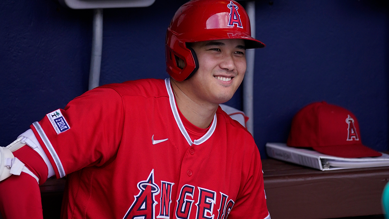 MLB <b>다저스</b>, 투수 <b>켈리</b>에 <b>오타니</b> 등번호 17번 양도 타진