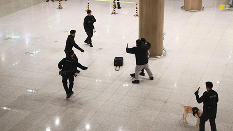 "대한민국 최전선"…<b>인천</b>공항경찰단, <b>새해</b> 첫 대테러 훈련
