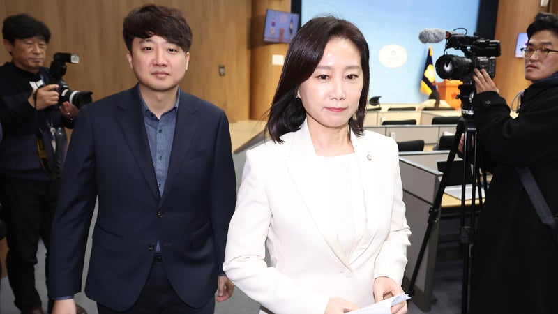 <b>허은아</b>, 국민의힘 <b>탈당</b> · <b>이준석</b> 신당 합류…"부끄럽지 않은 길 간다"