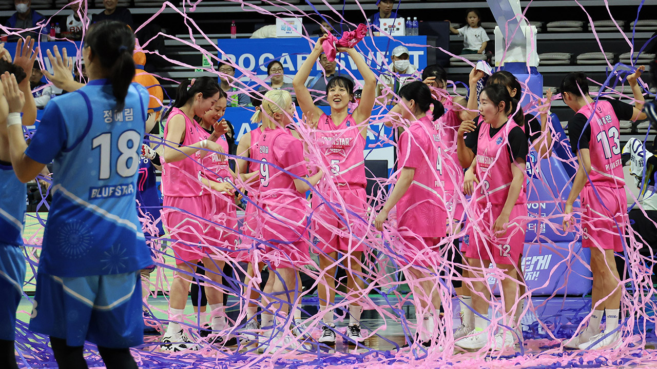 여자 농구 <b>올스타</b>전 핑크스타, 블루스타에 승리…박지수 MVP