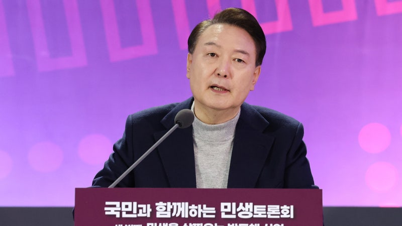 윤 대통령, <b>박정희</b> · <b>이병철</b> 언급하며 반도체 선제 투자 · 지원 중요성 강조