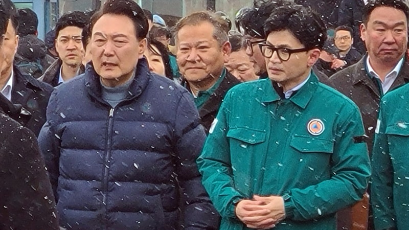 윤 대통령-한동훈 위원장, <b>서천</b><b>시장 화재</b> 현장 함께 점검