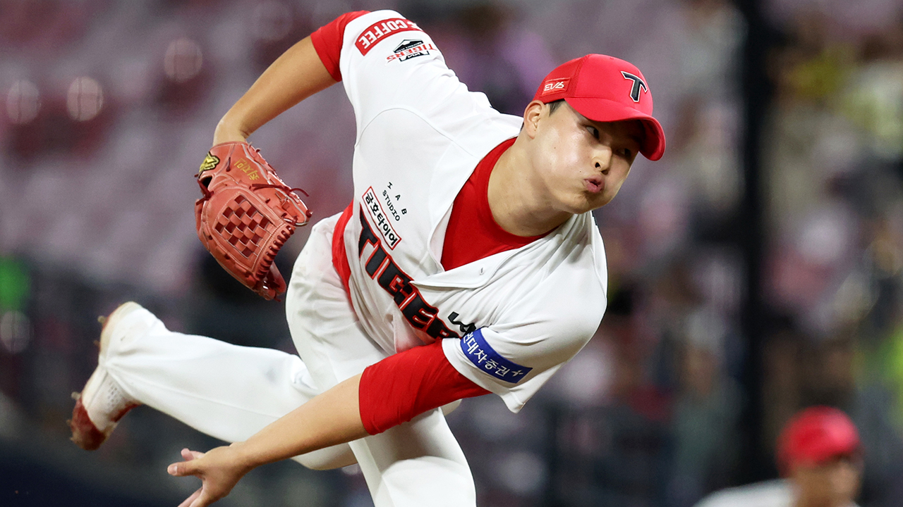 KIA <b>최지민</b> · 윤영철, 연봉 3배↑…<b>박찬호</b>는 3억 원 계약