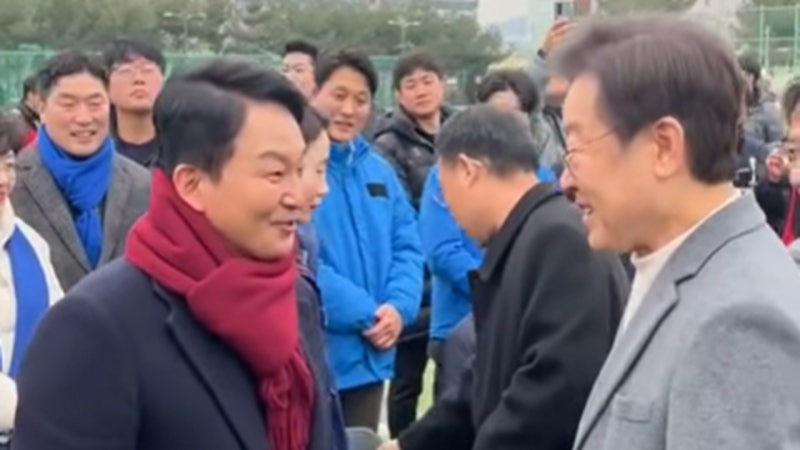 <b>이재명</b>-<b>원희룡</b>, '빅매치' <b>계양</b>을 행사서 조우