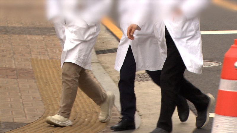 "처분은 불가역적"…<b>전공의</b> 7,854명 <b>면허정지 절차</b> 돌입