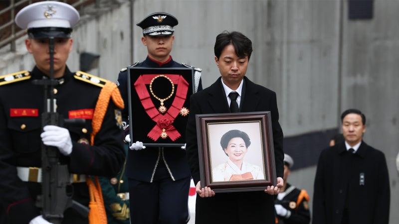 <b>손명순 여사 영결식</b>…'평생 동지' YS 곁에 잠들다