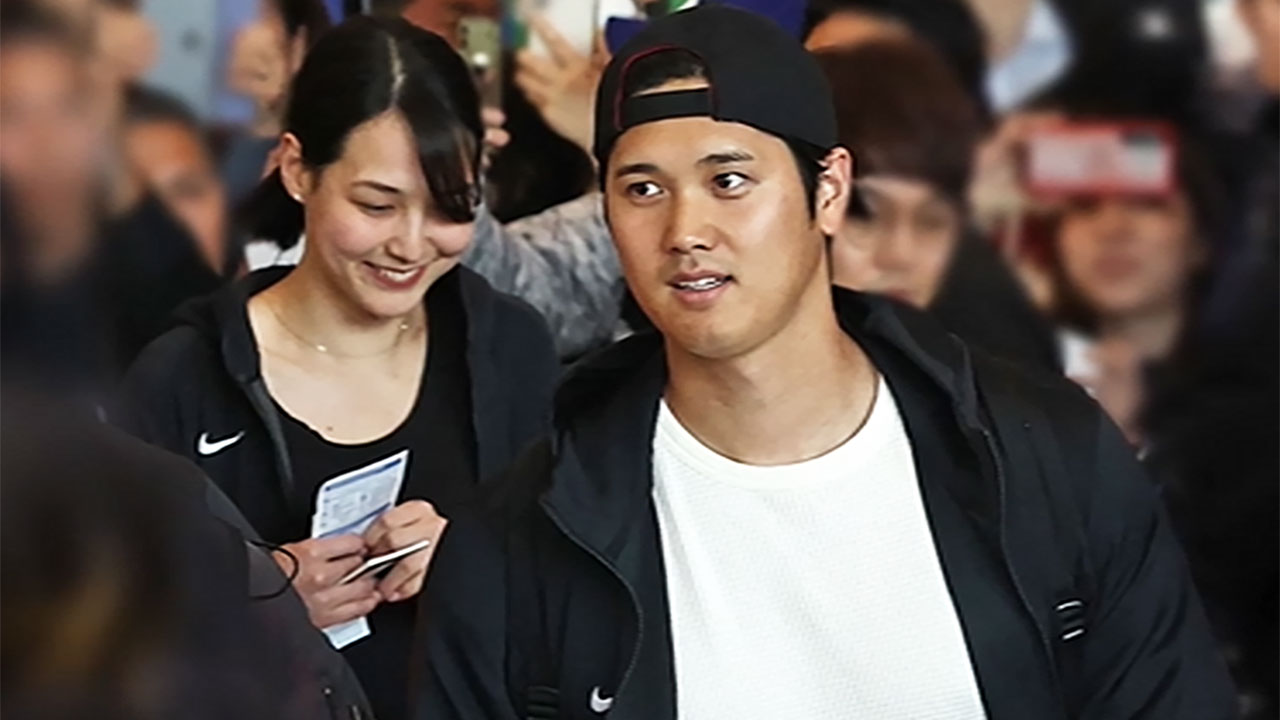 'MLB 서울시리즈' <b>오타니 쇼헤이</b> 입국…아내와 함께