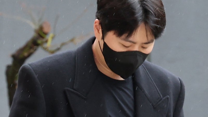 '음주 운전·운전자 <b>바꿔치기</b>' 가수 <b>이루</b>, <b>항소심도</b> 징역형 집행유예