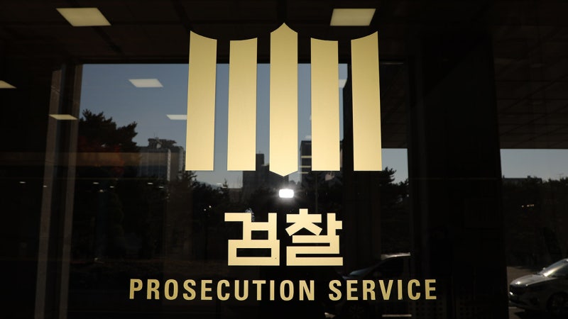 '공사·분양 사기' <b>권영만</b> <b>경인방송</b> 회장 <b>구속기소</b>…"위조 여권 사용"