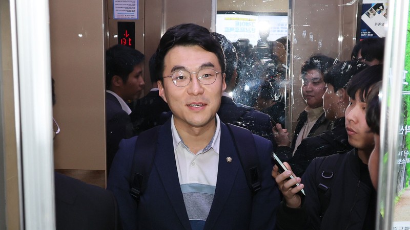 '<b>코인</b> 논란' <b>김남국</b>, <b>민주당</b> 복당 확정…"결격사유 없다"