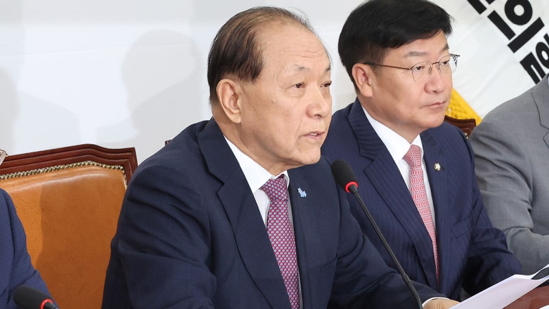<b>황우여</b> "젊은 세대 어깨 가볍게 하는 연금개혁해야"