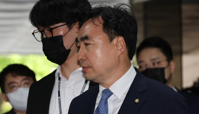 검찰, '<b>입법</b> 청탁 <b>뇌물</b>' 혐의 <b>윤관석</b> 전 의원 추가 기소
