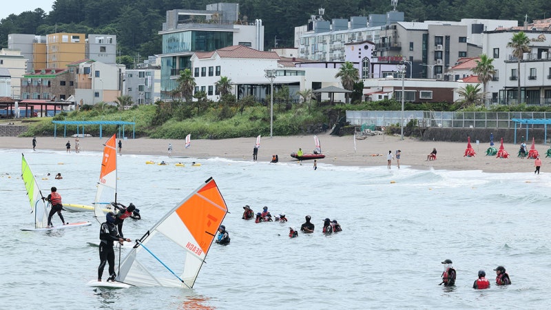 <b>제주</b> 올해 첫 <b>폭염경보</b>…"체감온도 35도 내외, 건강 유의"