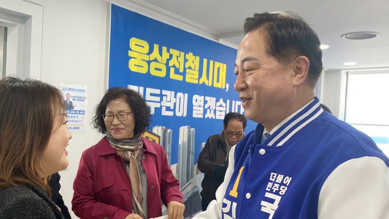 <b>김두관</b>, <b>민주당</b> 대표 <b>출마 선언</b>…"제왕적 대표, 민주주의 파괴"