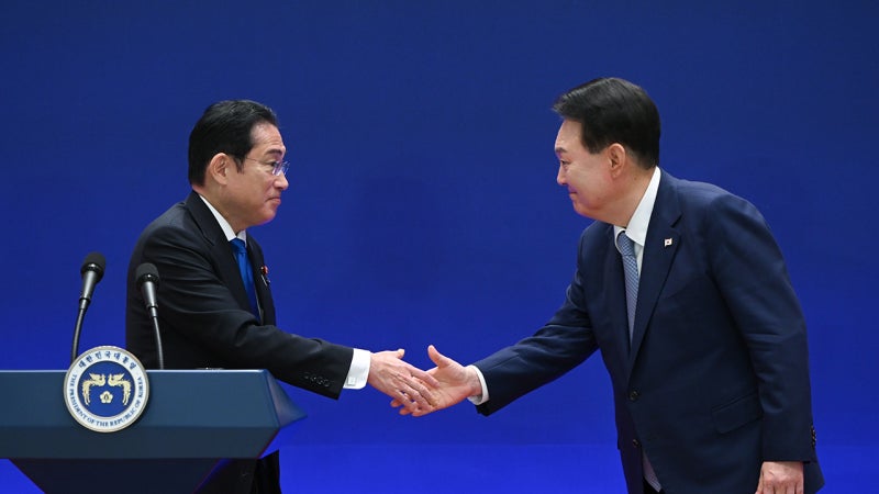NATO <b>정상</b>회의 계기로 <b>한일 정상회담 개최</b>