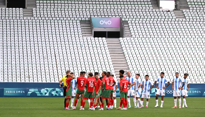 <b>올림픽</b> 대회 첫 경기부터 2시간 중단 '파행'…아르헨티나 남자<b>축구</b> 패배