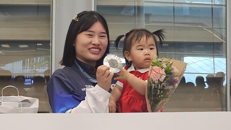 [올림픽] '한국 첫 메달' 걸고 온 사격 <b>금지현</b> "딸 위한 선물"