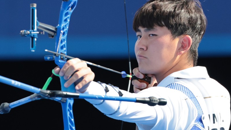 [올림픽] '풀세트 접전' 김제덕, <b>개인전</b> 첫 <b>16강</b> 진출