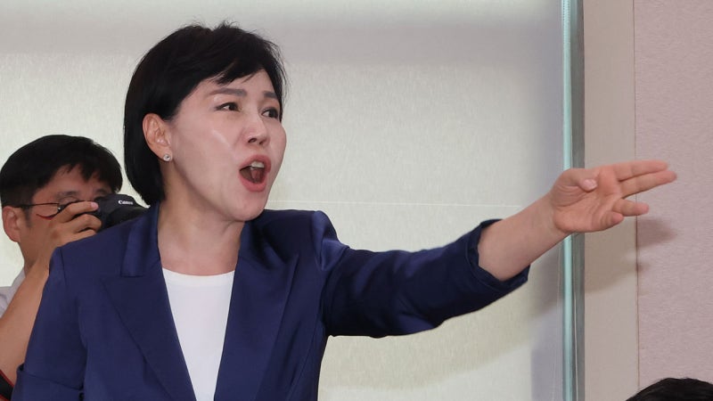 <b>대통령실</b> "대통령 부부에 '살인자 발언' <b>전현희</b>, 공개 사과해야"