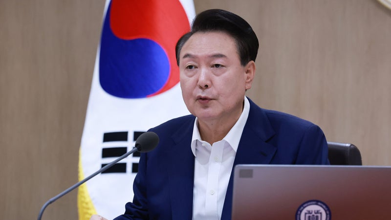 윤 <b>대통령</b> "<b>딥페이크</b>는 명백한 범죄"…디지털 <b>성범죄</b> 근절 지시