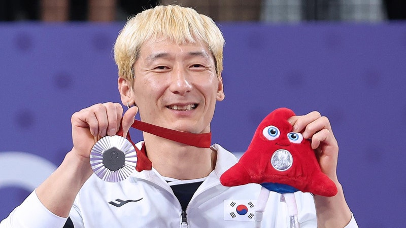 <b>배드민턴 최정만</b>, 단식서 값진 은메달